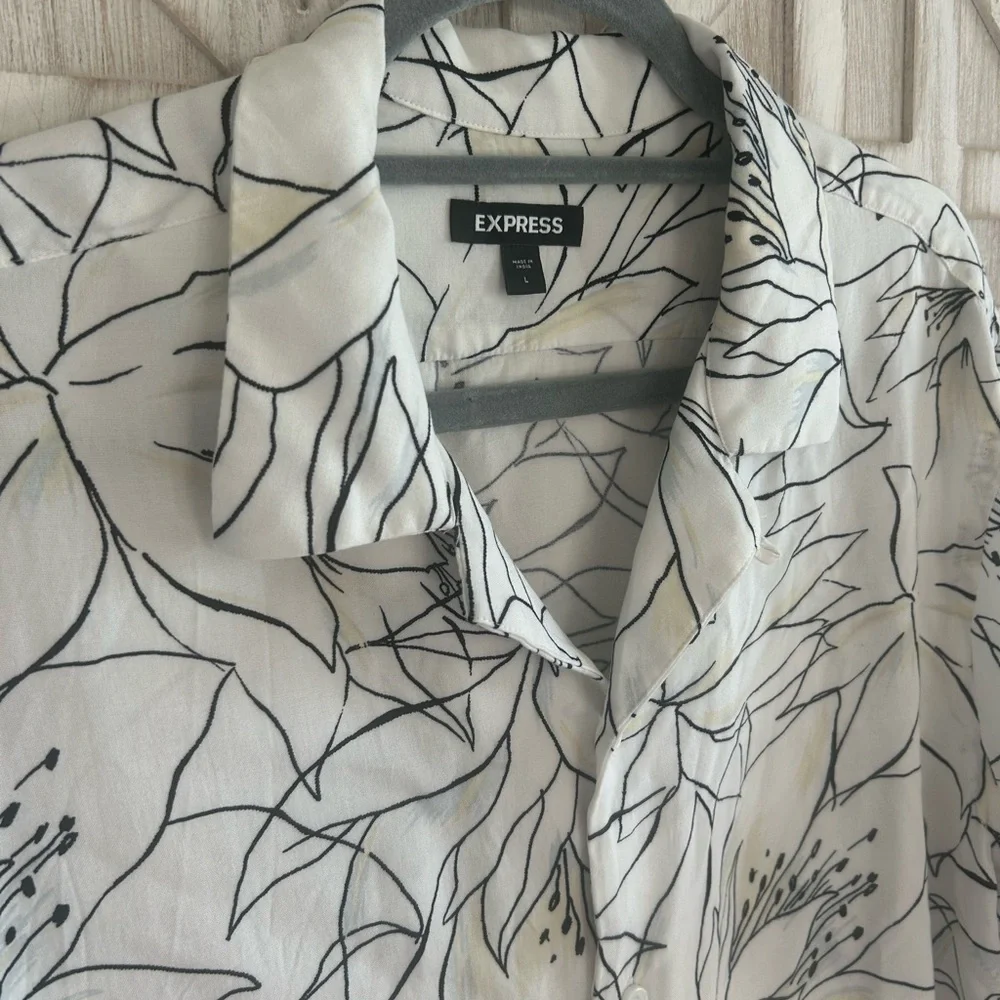 Express Men's White Shirt with Black Floral Design - Picture 2 of 7